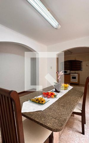 Casa à venda com 219m², 4 quartos e 4 vagas Casa à venda com 219m², 4 quartos e 4 vagasCozinha