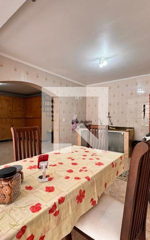 Casa à venda com 219m², 4 quartos e 4 vagas Casa à venda com 219m², 4 quartos e 4 vagasVaranda gourmet