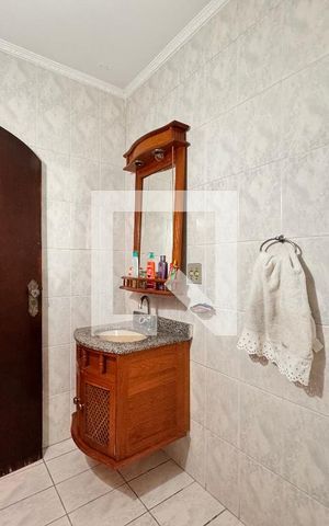 Casa à venda com 219m², 4 quartos e 4 vagas Casa à venda com 219m², 4 quartos e 4 vagasBanheiro de serviço