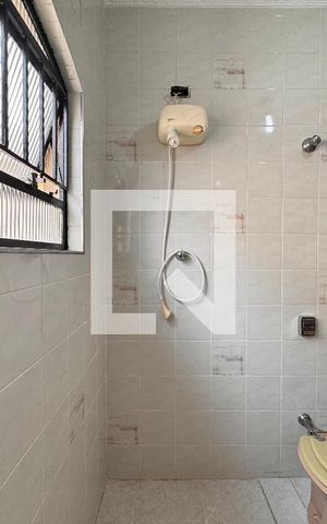 Casa à venda com 219m², 4 quartos e 4 vagas Casa à venda com 219m², 4 quartos e 4 vagasBanheiro 2