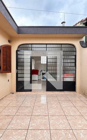 Casa à venda com 219m², 4 quartos e 4 vagas Casa à venda com 219m², 4 quartos e 4 vagasÁrea de Serviço