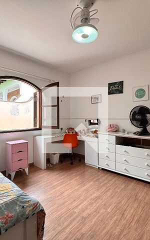 Casa à venda com 219m², 4 quartos e 4 vagas Casa à venda com 219m², 4 quartos e 4 vagasQuarto 2