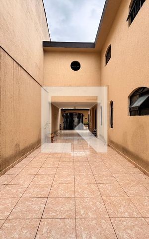 Casa à venda com 219m², 4 quartos e 4 vagas Casa à venda com 219m², 4 quartos e 4 vagasGaragem