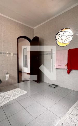 Casa à venda com 219m², 4 quartos e 4 vagas Casa à venda com 219m², 4 quartos e 4 vagasBanheiro suíte