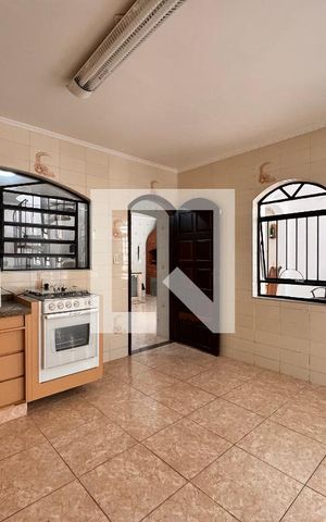 Casa à venda com 219m², 4 quartos e 4 vagas Casa à venda com 219m², 4 quartos e 4 vagasCozinha