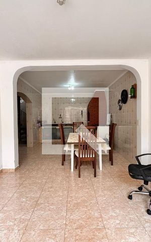 Casa à venda com 219m², 4 quartos e 4 vagas Casa à venda com 219m², 4 quartos e 4 vagasVaranda gourmet