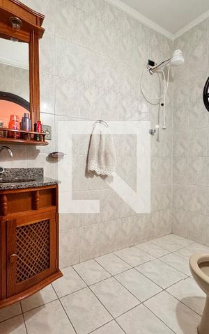 Casa à venda com 219m², 4 quartos e 4 vagas Casa à venda com 219m², 4 quartos e 4 vagasBanheiro de serviço