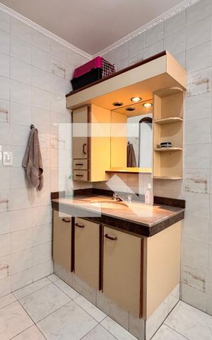 Casa à venda com 219m², 4 quartos e 4 vagas Casa à venda com 219m², 4 quartos e 4 vagasBanheiro