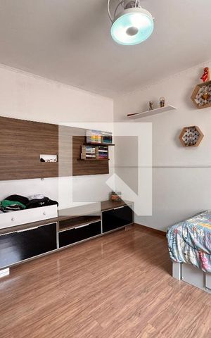 Casa à venda com 219m², 4 quartos e 4 vagas Casa à venda com 219m², 4 quartos e 4 vagasQuarto 2