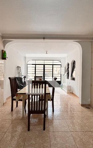 Casa à venda com 219m², 4 quartos e 4 vagas Casa à venda com 219m², 4 quartos e 4 vagasVaranda gourmet