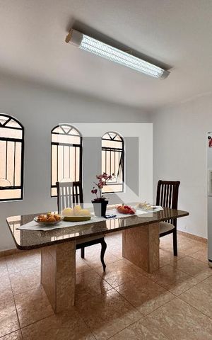 Casa à venda com 219m², 4 quartos e 4 vagas Casa à venda com 219m², 4 quartos e 4 vagasCozinha