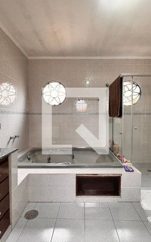 Casa à venda com 219m², 4 quartos e 4 vagas Casa à venda com 219m², 4 quartos e 4 vagasBanheiro suíte