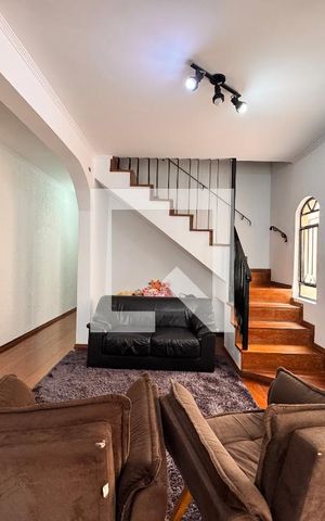 Casa à venda com 219m², 4 quartos e 4 vagas Casa à venda com 219m², 4 quartos e 4 vagasSala
