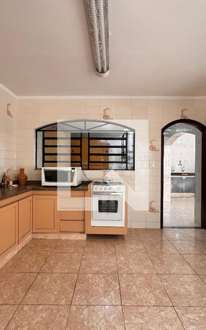 Casa à venda com 219m², 4 quartos e 4 vagas Casa à venda com 219m², 4 quartos e 4 vagasCozinha
