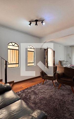 Casa à venda com 219m², 4 quartos e 4 vagas Casa à venda com 219m², 4 quartos e 4 vagasSala