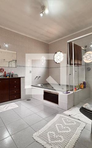 Casa à venda com 219m², 4 quartos e 4 vagas Casa à venda com 219m², 4 quartos e 4 vagasBanheiro suíte