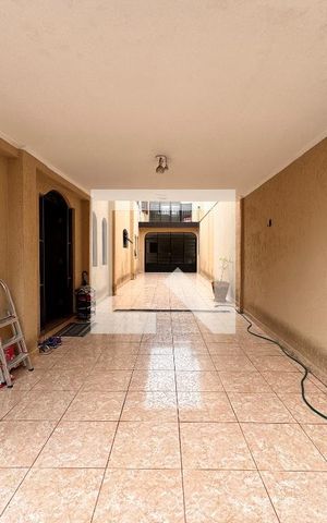 Casa à venda com 219m², 4 quartos e 4 vagas Casa à venda com 219m², 4 quartos e 4 vagasGaragem