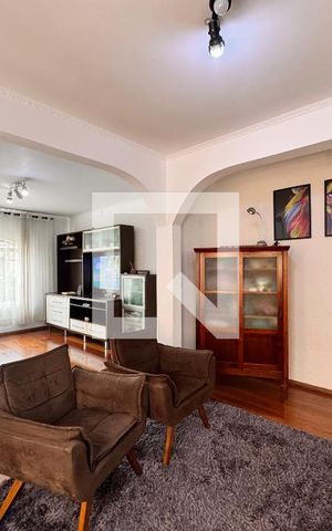 Casa à venda com 219m², 4 quartos e 4 vagas Casa à venda com 219m², 4 quartos e 4 vagasSala