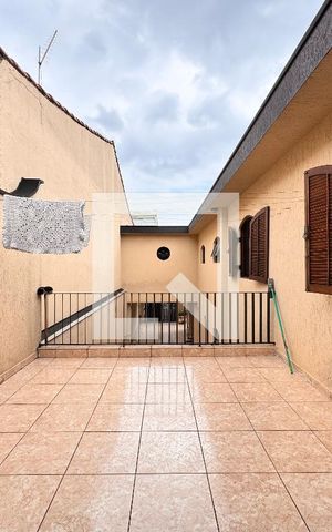 Casa à venda com 219m², 4 quartos e 4 vagas Casa à venda com 219m², 4 quartos e 4 vagasÁrea de Serviço