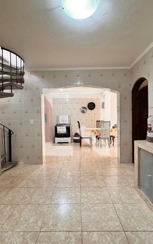 Casa à venda com 219m², 4 quartos e 4 vagas Casa à venda com 219m², 4 quartos e 4 vagasVaranda gourmet
