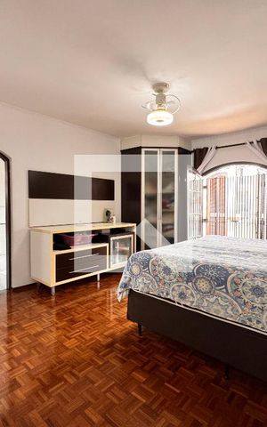 Casa à venda com 219m², 4 quartos e 4 vagas Casa à venda com 219m², 4 quartos e 4 vagasSuite