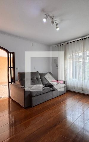 Casa à venda com 219m², 4 quartos e 4 vagas Casa à venda com 219m², 4 quartos e 4 vagasSala