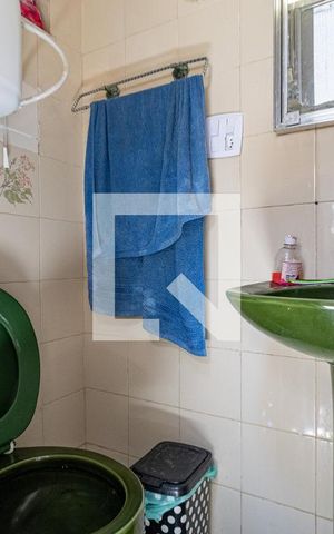 Casa à venda com 200m², 5 quartos e 2 vagas Casa à venda com 200m², 5 quartos e 2 vagasBanheiro de Serviço
