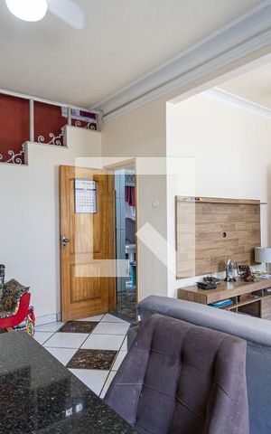 Casa à venda com 200m², 5 quartos e 2 vagas Casa à venda com 200m², 5 quartos e 2 vagasSala
