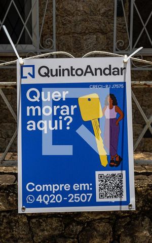 Casa à venda com 200m², 5 quartos e 2 vagas Casa à venda com 200m², 5 quartos e 2 vagasFachada Placa