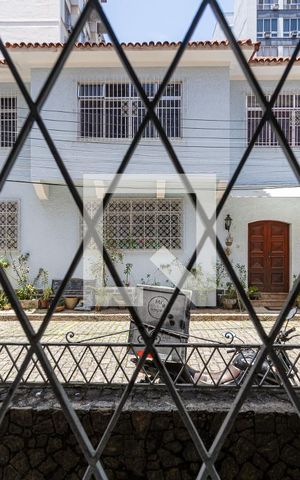 Casa à venda com 200m², 5 quartos e 2 vagas Casa à venda com 200m², 5 quartos e 2 vagasSala Vista
