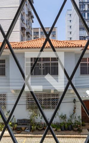 Casa à venda com 200m², 5 quartos e 2 vagas Casa à venda com 200m², 5 quartos e 2 vagasQuarto Suite Vista