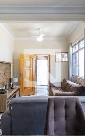Casa à venda com 200m², 5 quartos e 2 vagas Casa à venda com 200m², 5 quartos e 2 vagasSala