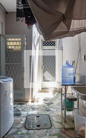 Casa à venda com 200m², 5 quartos e 2 vagas Casa à venda com 200m², 5 quartos e 2 vagasÁrea de Serviço