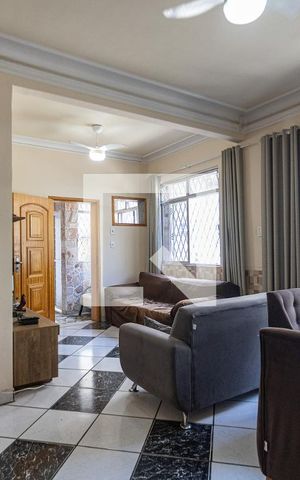 Casa à venda com 200m², 5 quartos e 2 vagas Casa à venda com 200m², 5 quartos e 2 vagasSala
