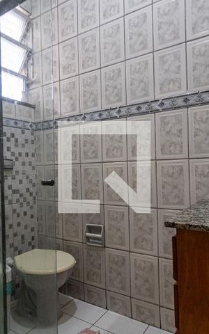 Casa à venda com 200m², 5 quartos e 2 vagas Casa à venda com 200m², 5 quartos e 2 vagasBanheiro Social
