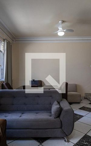 Casa à venda com 200m², 5 quartos e 2 vagas Casa à venda com 200m², 5 quartos e 2 vagasSala