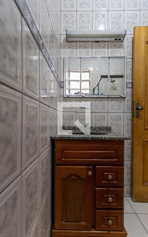 Casa à venda com 200m², 5 quartos e 2 vagas Casa à venda com 200m², 5 quartos e 2 vagasBanheiro Social