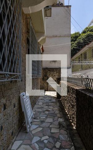 Casa à venda com 200m², 5 quartos e 2 vagas Casa à venda com 200m², 5 quartos e 2 vagasVaranda