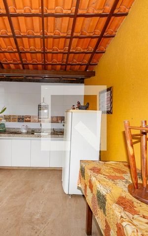 Casa à venda com 280m², 5 quartos e 1 vaga Casa à venda com 280m², 5 quartos e 1 vagaVaranda
