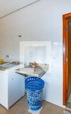 Casa à venda com 280m², 5 quartos e 1 vaga Casa à venda com 280m², 5 quartos e 1 vagaÁrea de Serviço