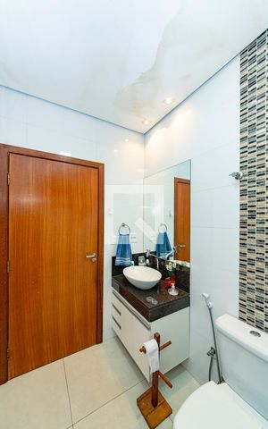 Casa à venda com 280m², 5 quartos e 1 vaga Casa à venda com 280m², 5 quartos e 1 vagaBanheiro Social 1