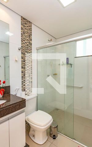 Casa à venda com 280m², 5 quartos e 1 vaga Casa à venda com 280m², 5 quartos e 1 vagaBanheiro de Serviço