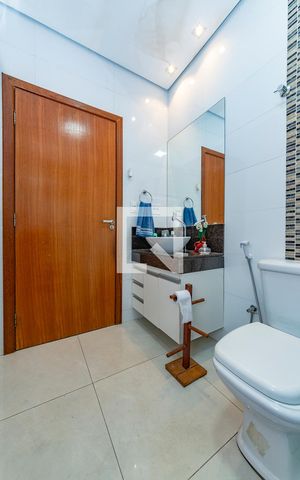 Casa à venda com 280m², 5 quartos e 1 vaga Casa à venda com 280m², 5 quartos e 1 vagaBanheiro Social 1