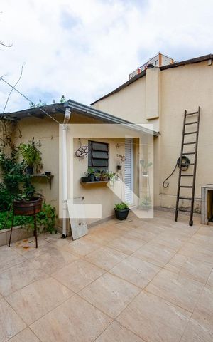 Casa à venda com 280m², 5 quartos e 1 vaga Casa à venda com 280m², 5 quartos e 1 vagaQuintal