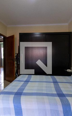 Casa à venda com 240m², 3 quartos e 4 vagas Casa à venda com 240m², 3 quartos e 4 vagasQuarto 2