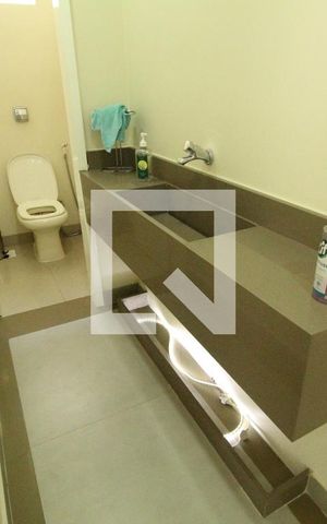 Casa de condomínio à venda com 320m², 4 quartos e 3 vagasBanheiro 1