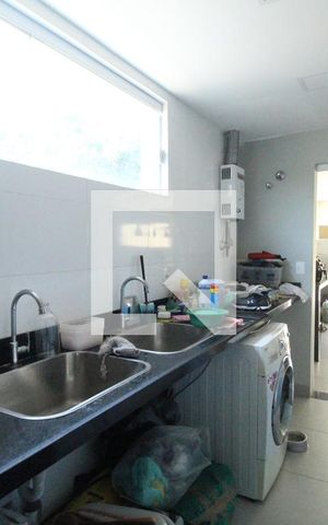 Casa de condomínio à venda com 320m², 4 quartos e 3 vagasÁrea de serviço