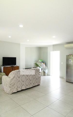 Casa de condomínio à venda com 320m², 4 quartos e 3 vagasSala 2