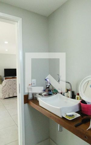 Casa de condomínio à venda com 320m², 4 quartos e 3 vagasBanheiro 2
