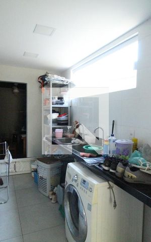 Casa de condomínio à venda com 320m², 4 quartos e 3 vagasÁrea de serviço